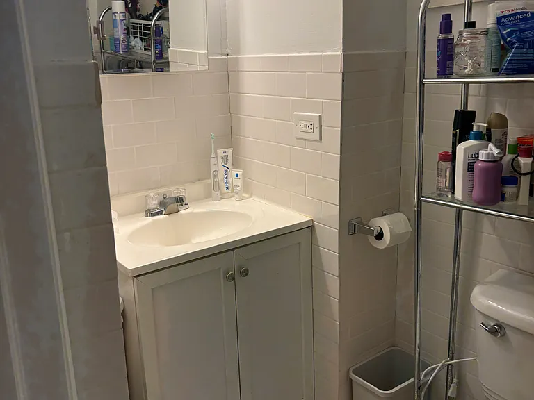 940 Willow Ave #2 — Photo 8