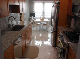 521 Dunsten Cir, Northbrook, IL