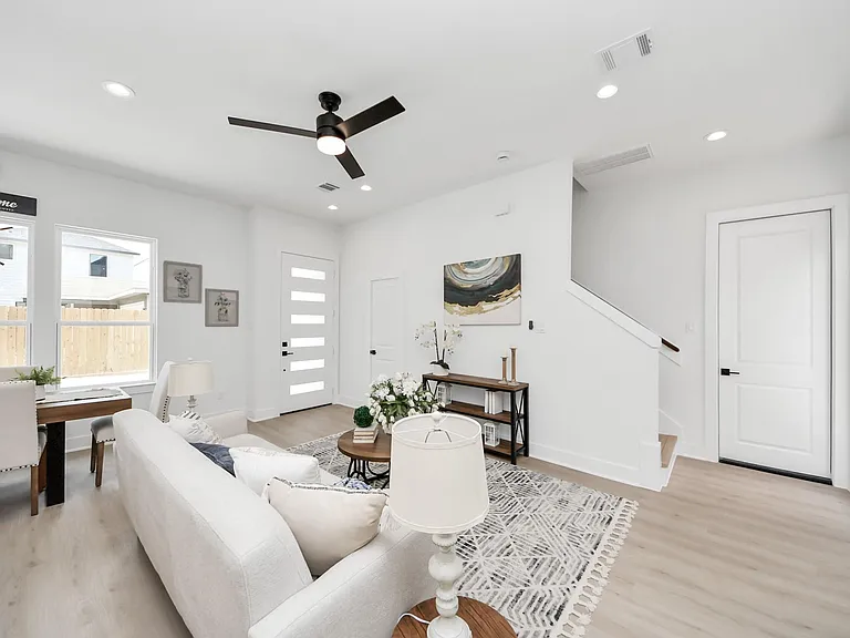 860 Rachel St #D — Photo 6