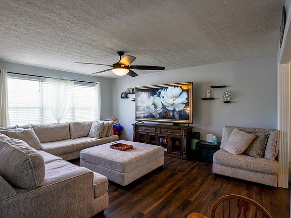 5th image of 800 Pinoak Dr