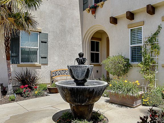 Front Courtyard W/Fountain