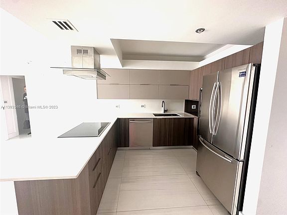 4th image of 20355 NE 34th Ct APT 1429