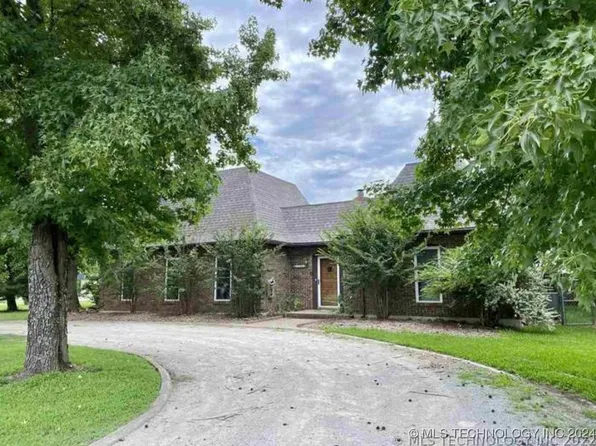 1705 W 14th St, Sulphur, OK 73086
