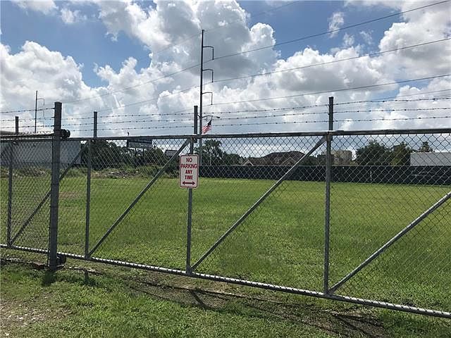 1st image of 4929 Airline Dr