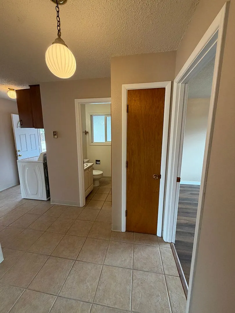 2 Bedroom, 1 Bath Duplex $1095/Month — Photo 2