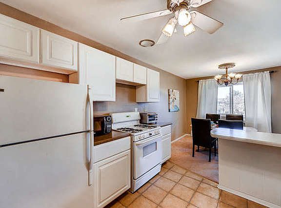 5th image of 2612 N Windsor Dr Unit 202