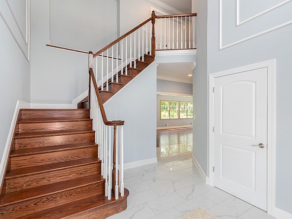 5th image of 440 Bayview Avenue