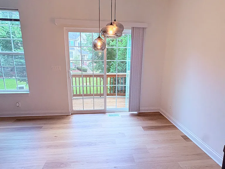 61 Melrose Ct — Photo 16