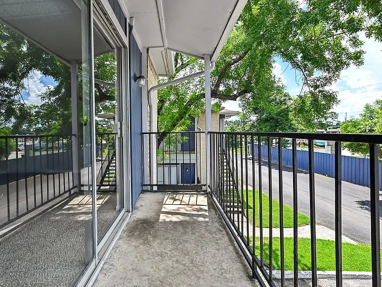 Pine Creek Apartments — Photo 28