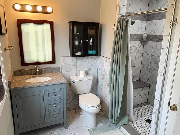 1108 E Pl — Photo 2