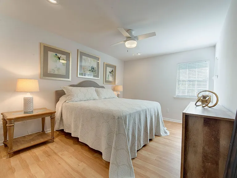 9006 Saint Thomas Ln — Photo 32