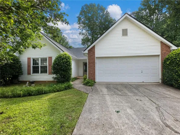 7019 Valley Forge Dr, Flowery Branch, GA 30542
