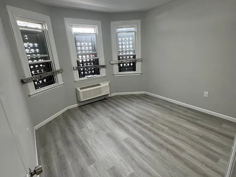 264 9th Ave #6 — Photo 7