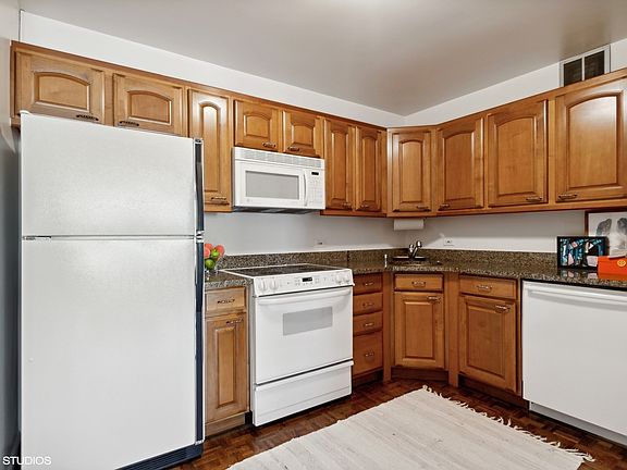 4th image of 2400 N Lakeview Ave APT 1606