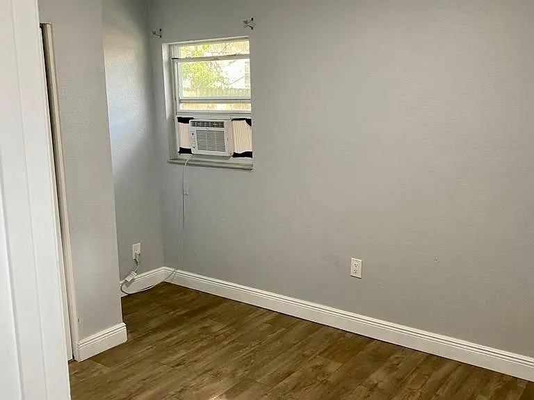 3813 1/2 E Miller Ave — Photo 10