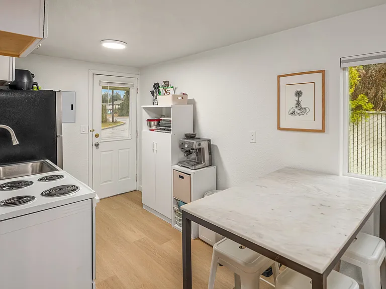 1015 Madison Ave #4 — Photo 4