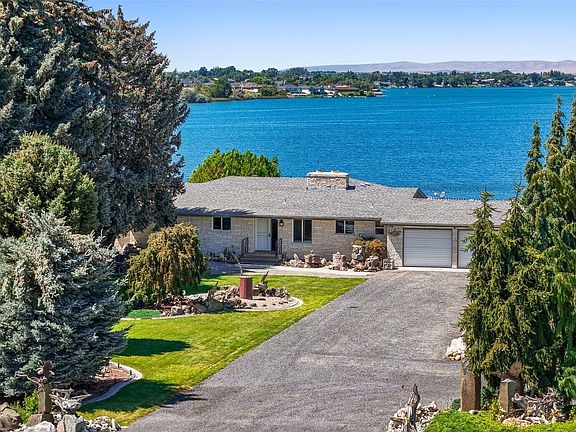 3rd image of 2928 W Marina Drive