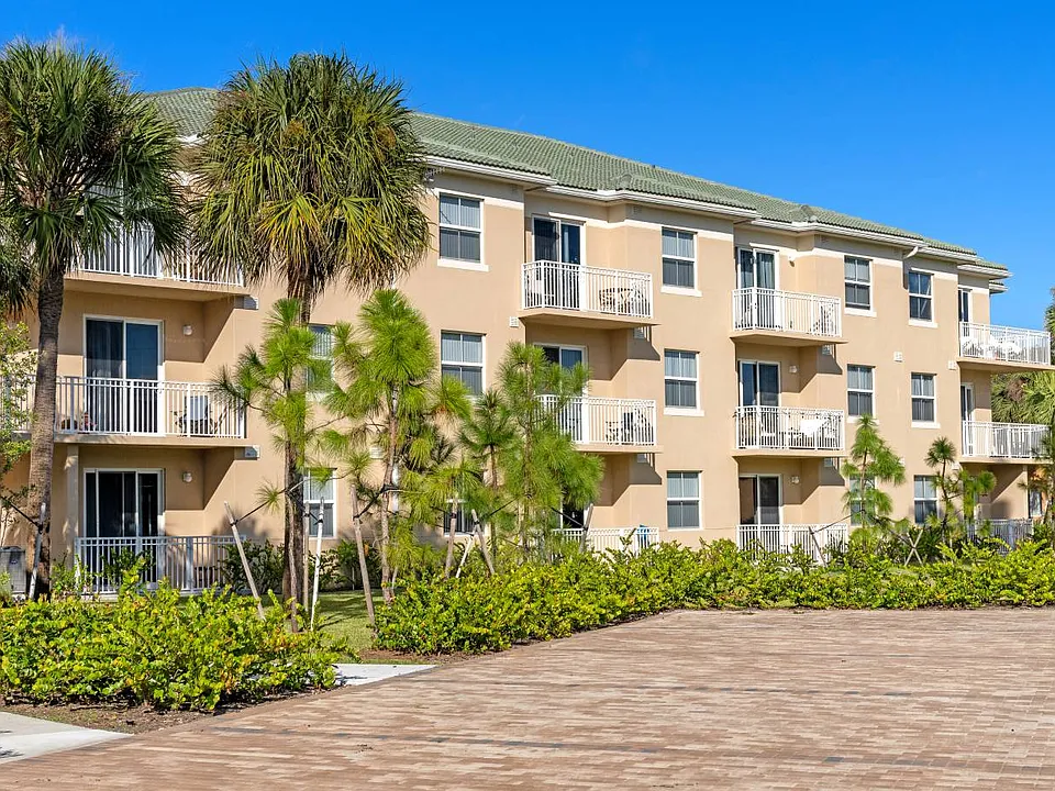 13900 SW 122nd Ave #206