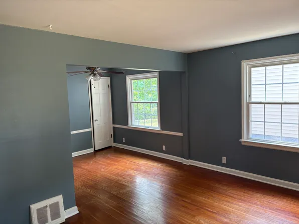 7432 Balfour Dr, Saint Louis, MO 63133