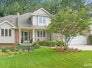 2520 Westbrook Dr NW, Grand Rapids, MI 49504