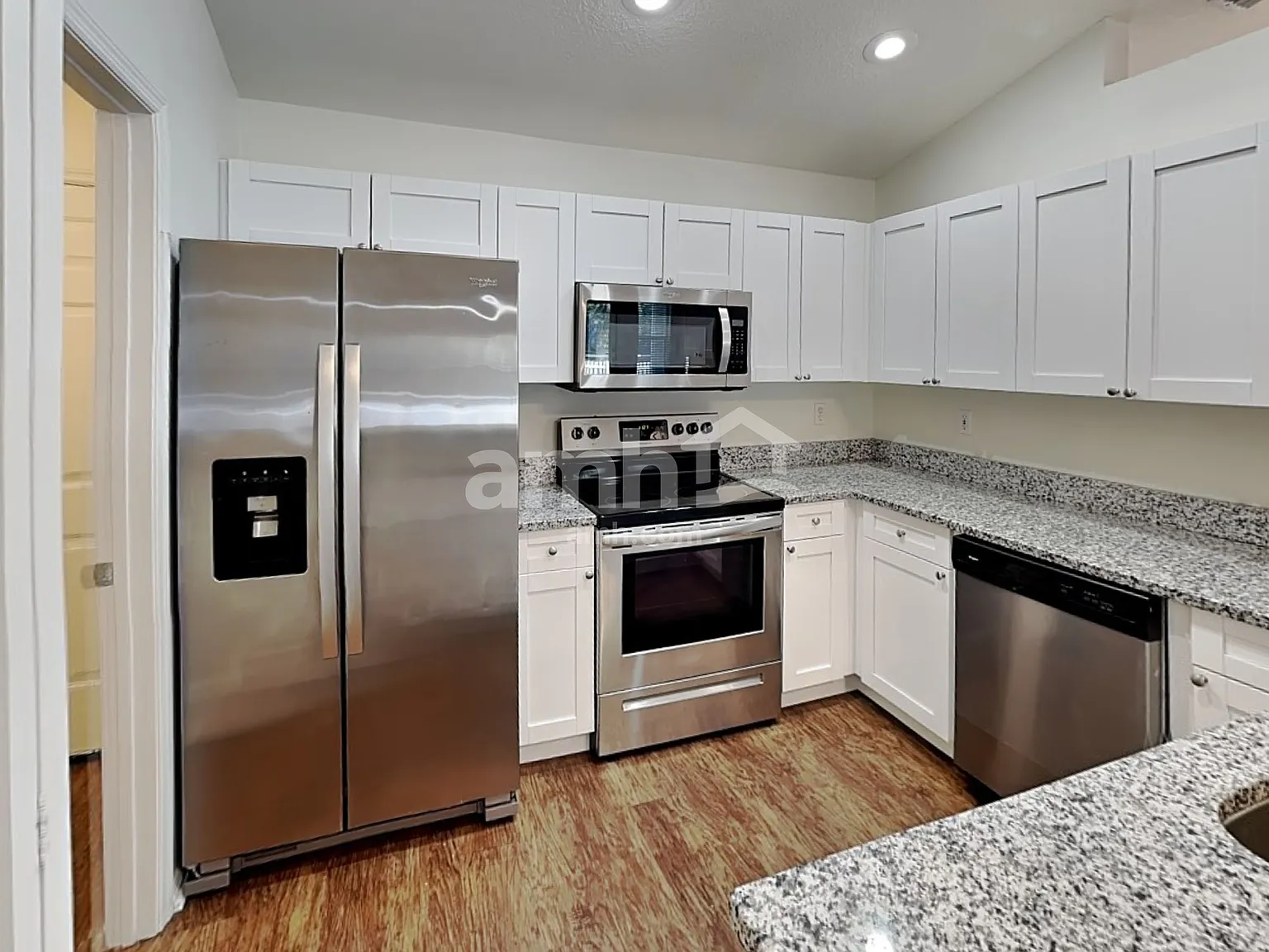 3 bed, 2.0 bath, 1812 sqft, $2,465 — Photo 3