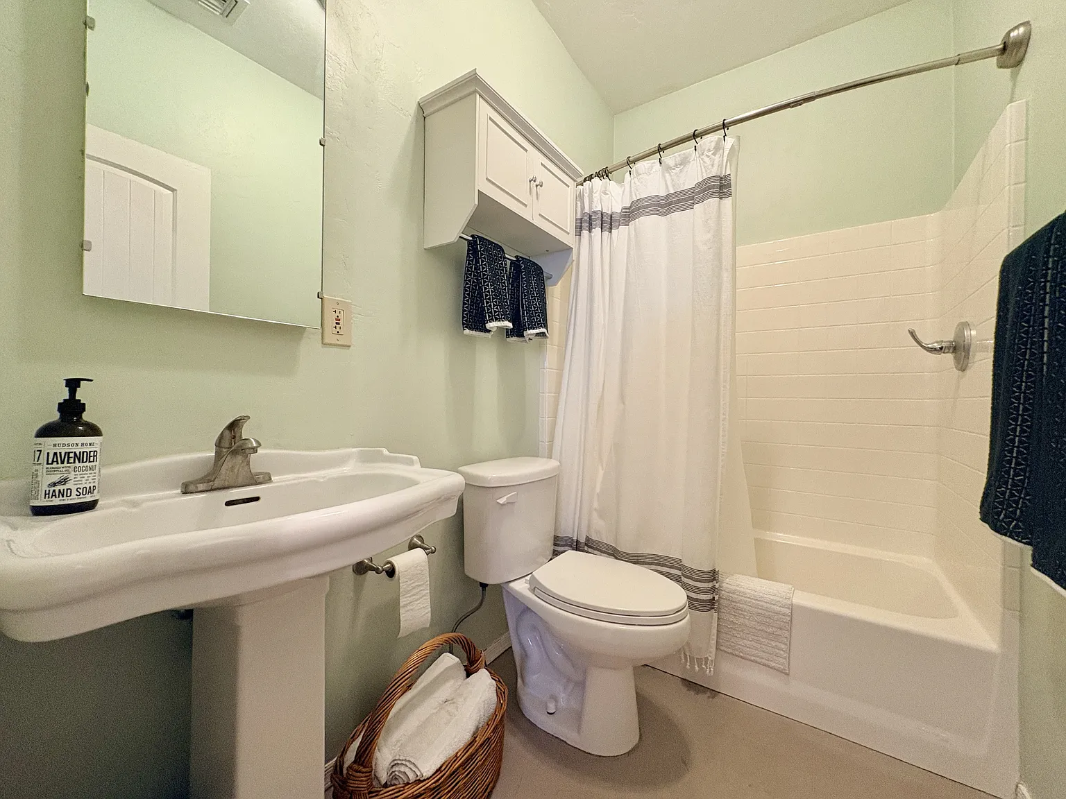 1718 East Grant Road - 2 — Photo 4