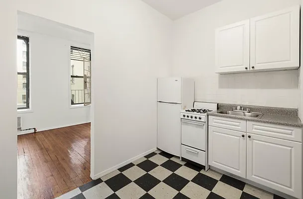 Rented by Warburg | media 14