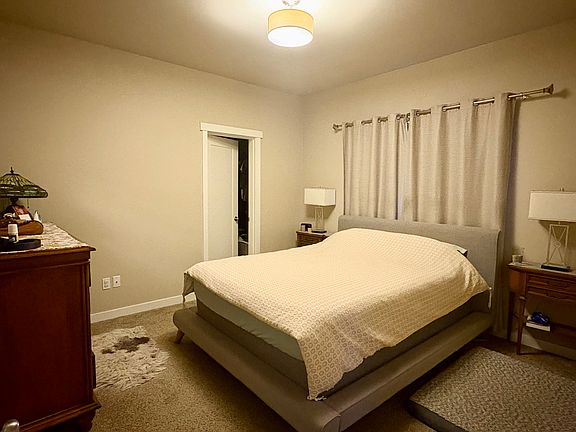 5th image of 26786 Red Maple Ln NE