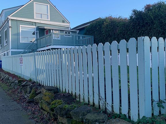 3rd image of 4501 Cascadia Ave S
