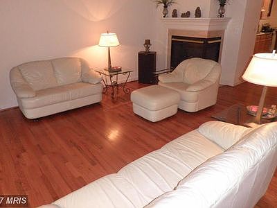 Clean, cozy gas fireplace 