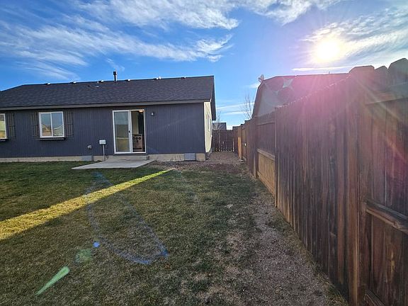 4th image of 479 NE Poplar Ln