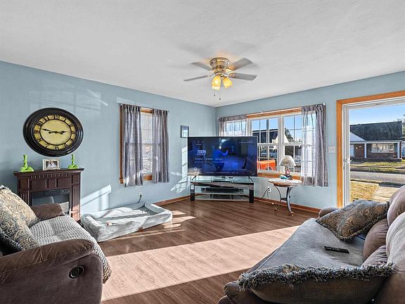 3rd image of 527 Suffolk Dr