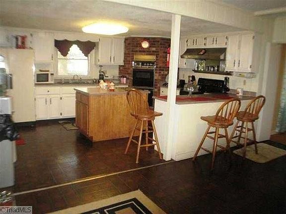 4th image of 819 Oakwood Dr