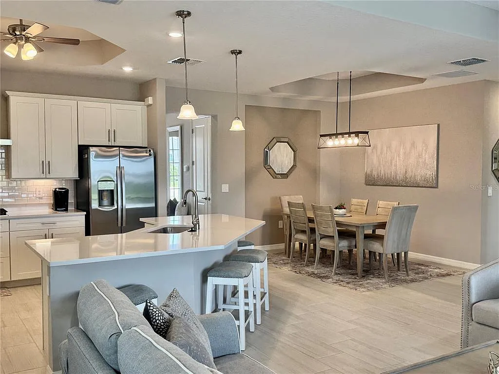 3 bed, 2.0 bath, 2246 sqft, $8,000 — Photo 4