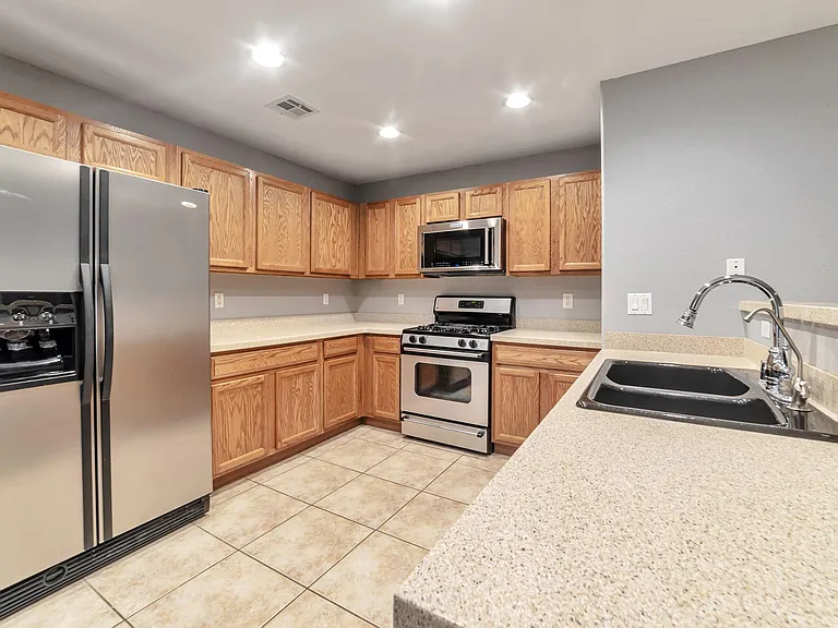 10318 Birch Bluff Ln — Photo 6