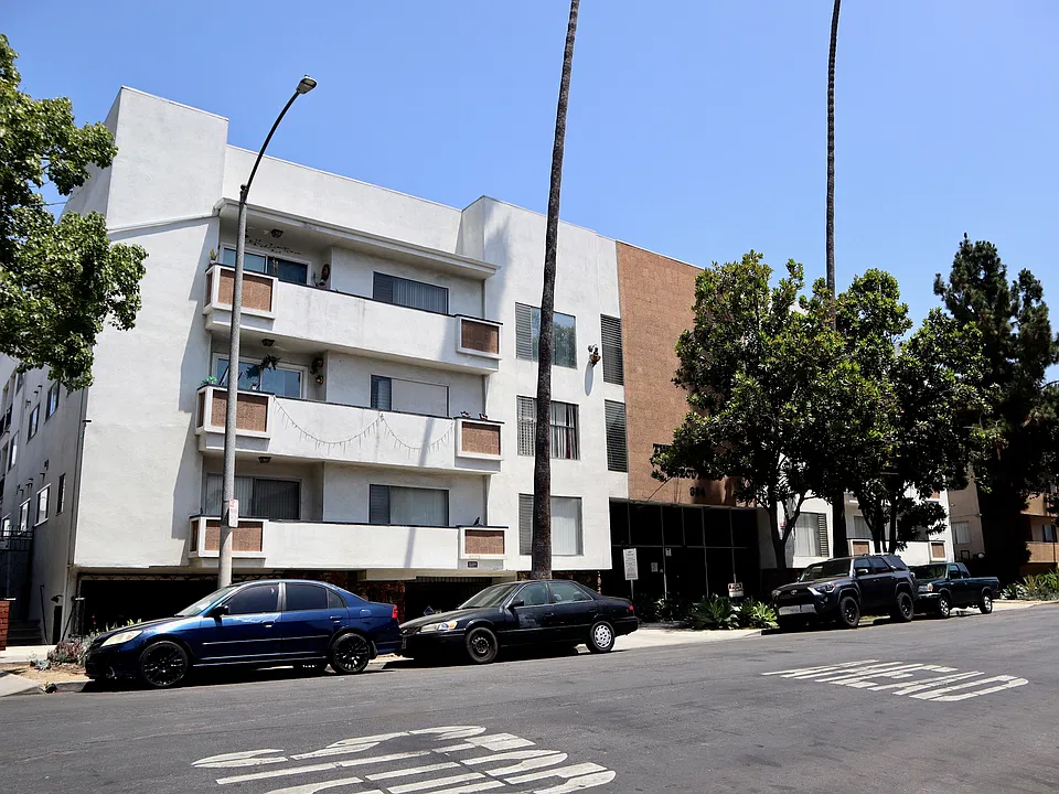 334 S Gramercy