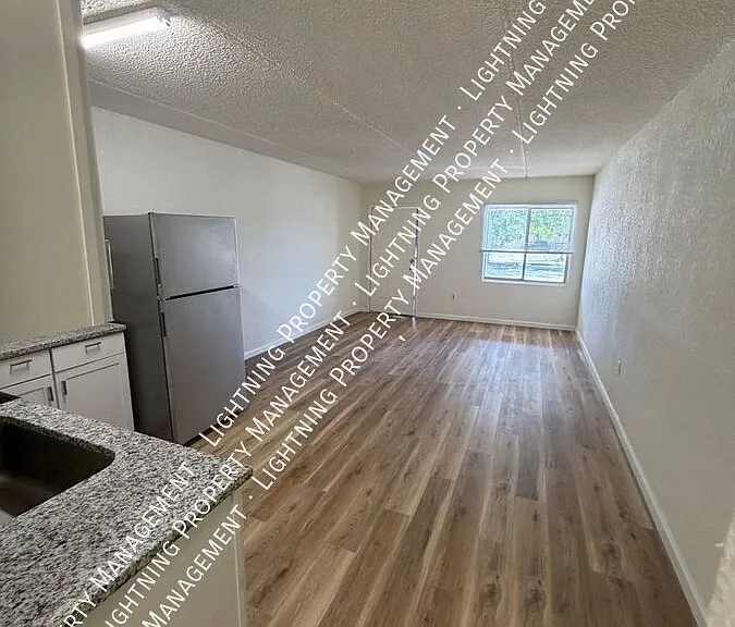 Driftwood Apartments — Photo 16