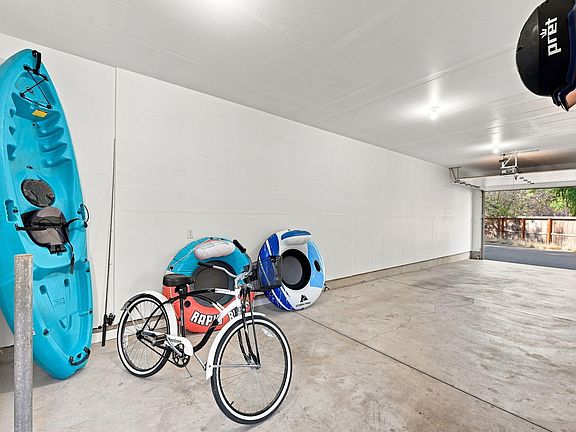 3rd image of 40 SW McKinley Ave #1