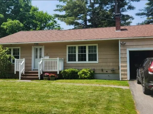 10 Pine Street, Farmingdale, ME 04344