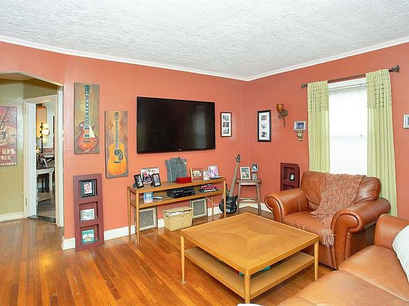 4th image of 284 Jefferson St