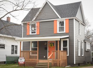 906 Crosby St NW, Grand Rapids, MI 49504