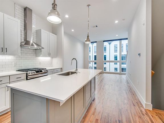 4th image of 4426 Cabell Dr #1004
