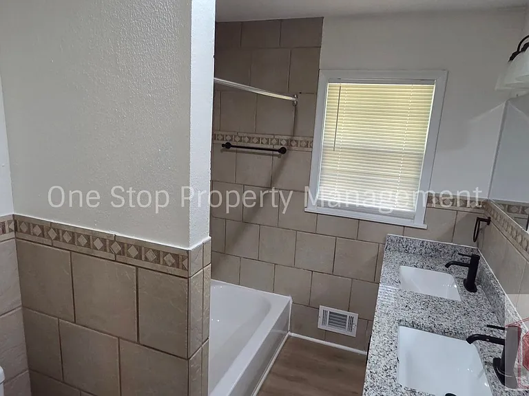 2111 N 49th St — Photo 29