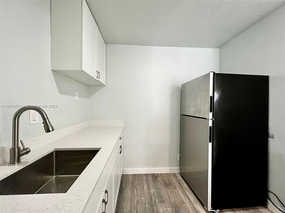 1st image of 711 SW 5th St #2