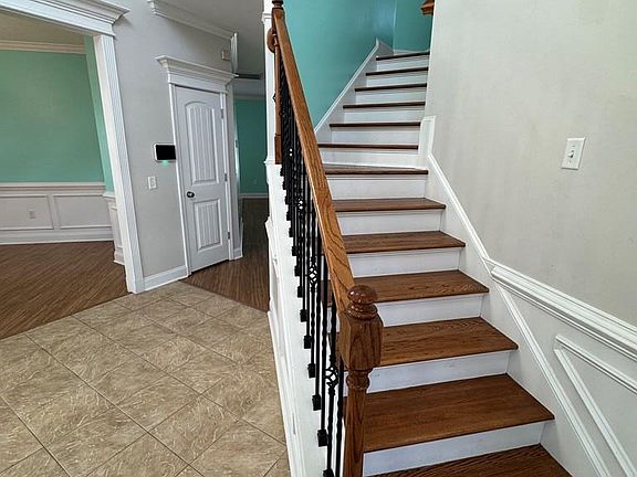 3rd image of 709 Eden Ln