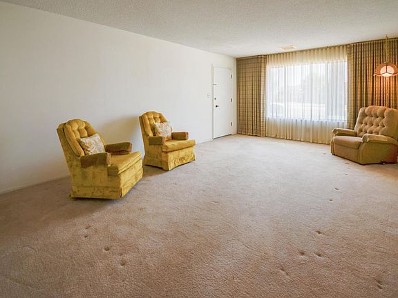 3rd image of 1316 E Bishop Dr