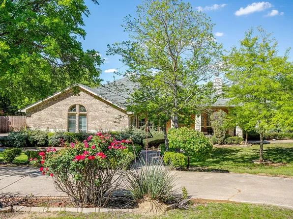 336 Plantation Dr E, Burleson, TX 76028