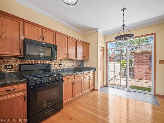 4th image of 18574 W Point Dr