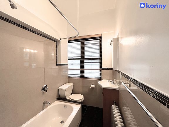 5th image of 155 E 52nd St APT 9J