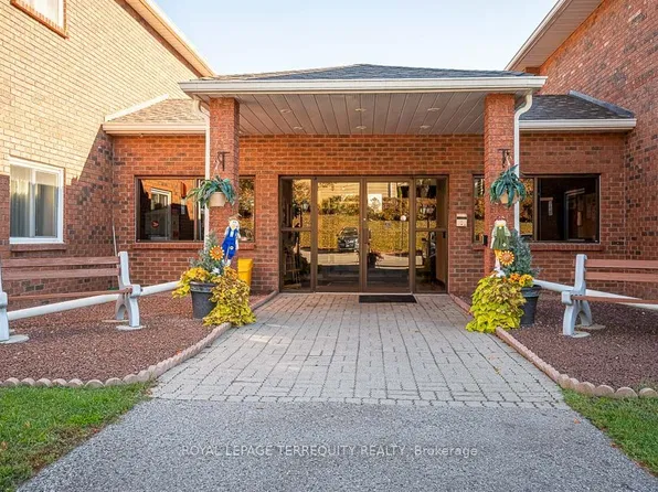 475 Parkhill Rd W #211, Peterborough, ON K9H 7M5